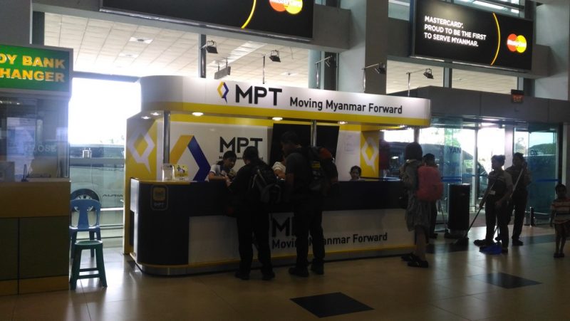 ミャンマー・ヤンゴン国際空港MPTブース