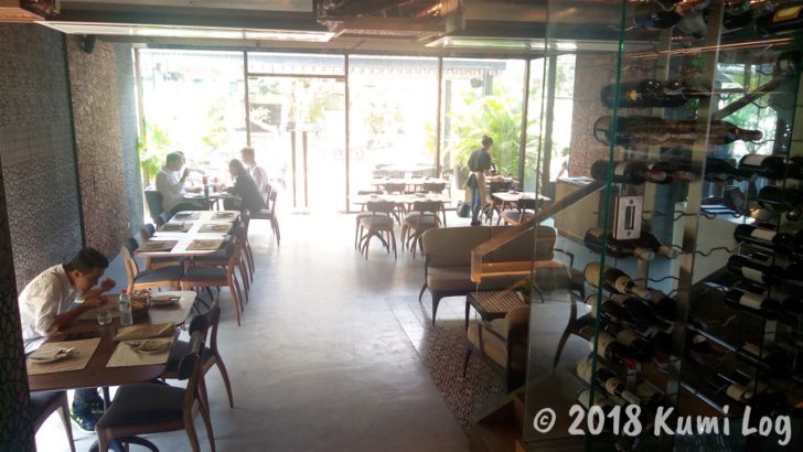 ホーチミン Twenty21one 店内
