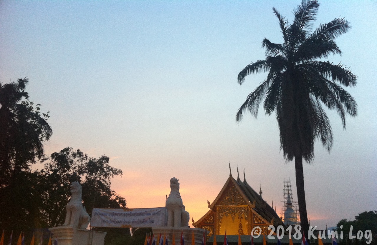 チェンマイ、お寺の夕日