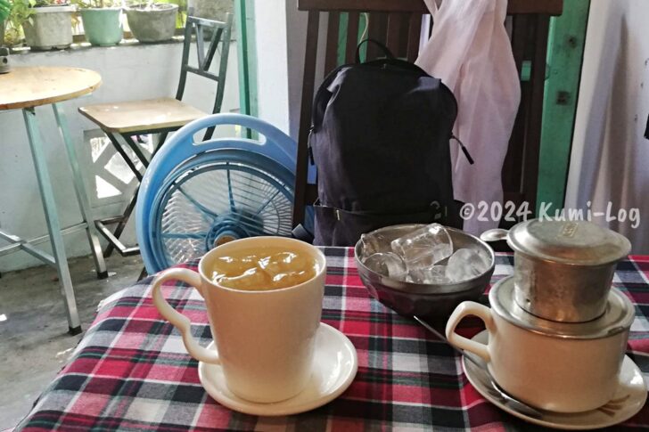 Wait Vintage CoffeeでCaphe Sua Da（練乳入りベトナムコーヒー）
